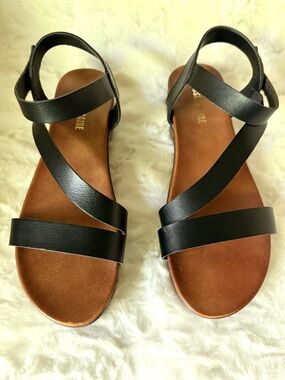 CUSHIONAIRE Women's Saga platform sandal with +Comfort Size 9.5